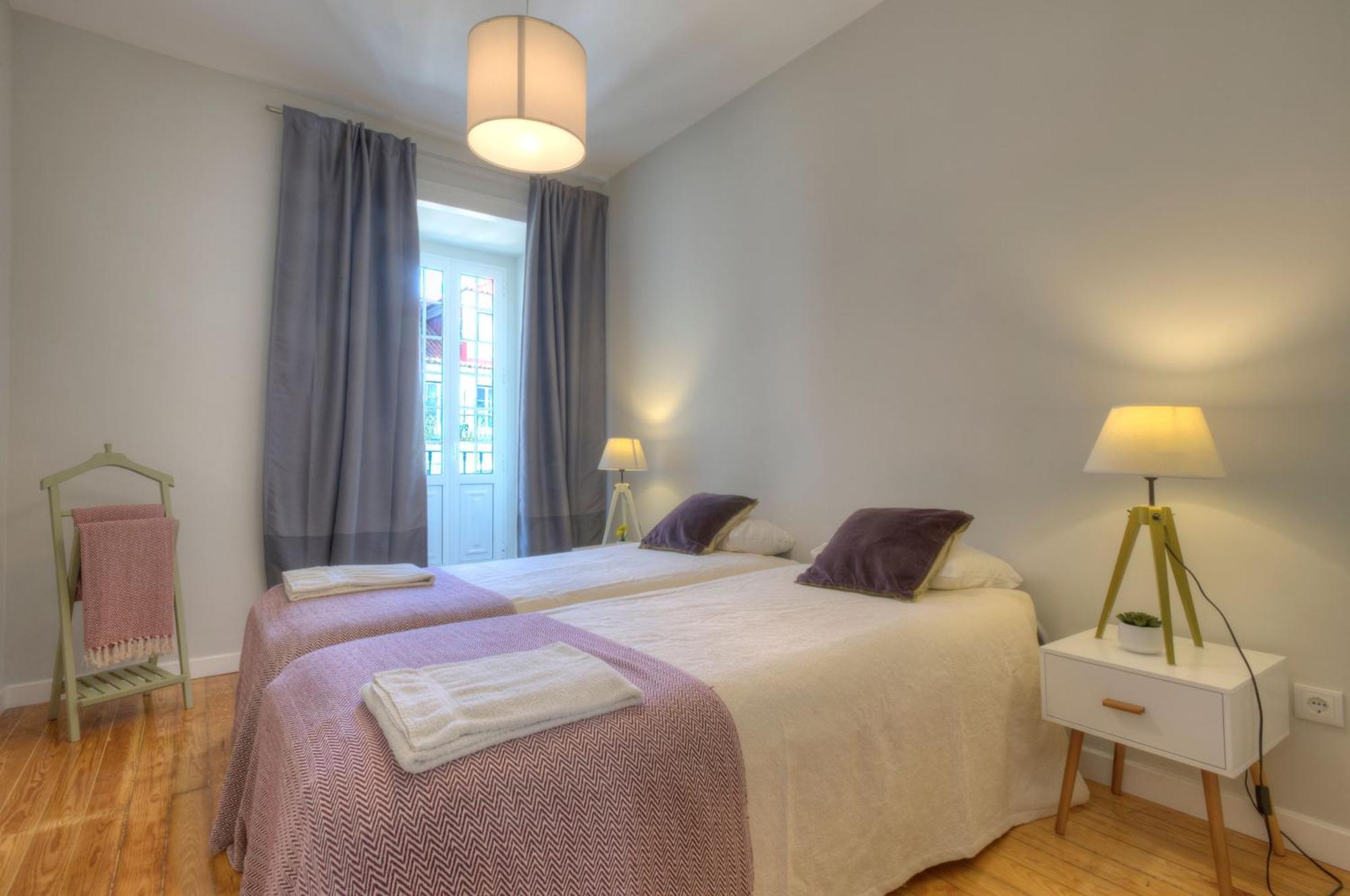 Fuer 13 Personenund 1 Kind In Lissabon, Regiao De Costa De Apartamento *